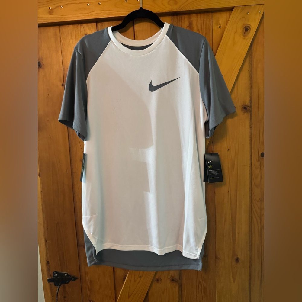 Nike Men's Two-Tone Gray and White Tee
